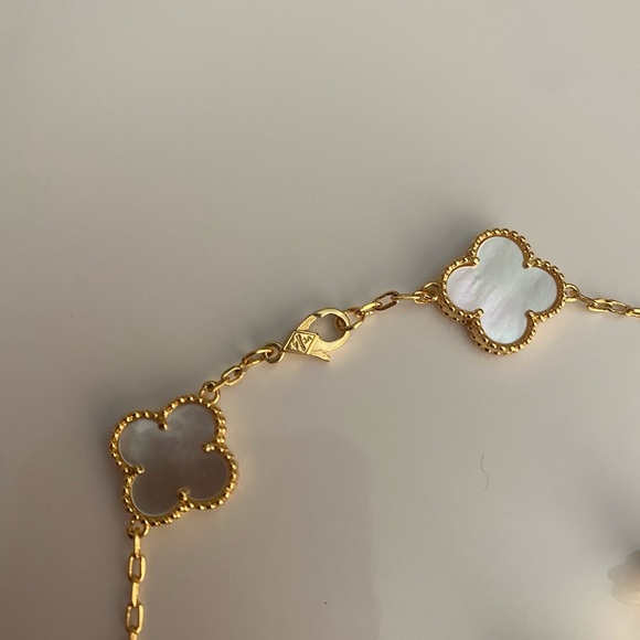 White Four leaf clover set - Picture 3 of 3